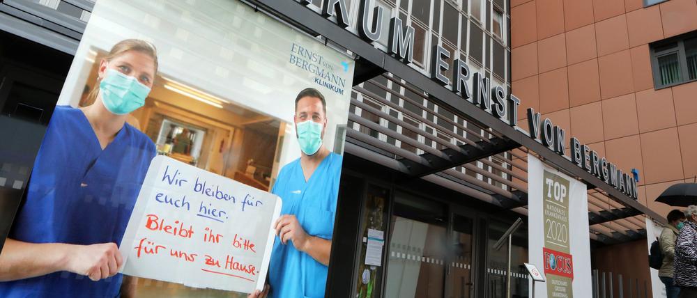 IN der Pandemie gab es viel Applaus für Pflegekräfte. Nun fordert Verdi Entlastung 