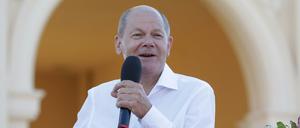 Olaf Scholz (SPD) vor dem Brandenburger Tor.