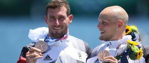 Sebastian Brendel (l.) und Tim Hecker bei der Siegerehrung. 