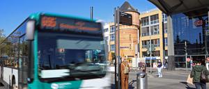 Wegen Gleisbauarbeiten halten derzeit keine Trams am Hauptbahnhof (Archivild).