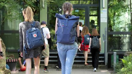 Vor dem Schulstart in Brandenburg. Die Sommerferien sind vorbei, ab Montag geht es wieder in die Schulen des Landes. 