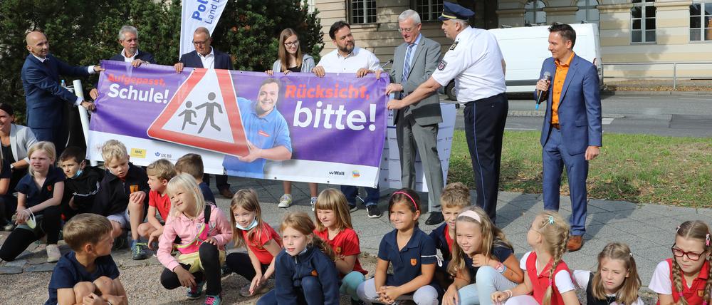 Die Verkehrsunfallpräventionskampagne „Aufgepasst Brandenburg“ wurde an der Max-Dortu-Schule in Potsdam präsentiert.