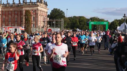 Der Potsdamer Firmenlauf 2019 führte auch am Neuen Palais entlang. In diesem Jahr will die AfD mitlaufen. 