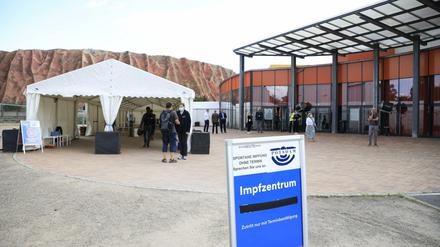 Im Impfzentrum in der Metropolishalle soll am Freitag ein Familienimpftag stattfinden.