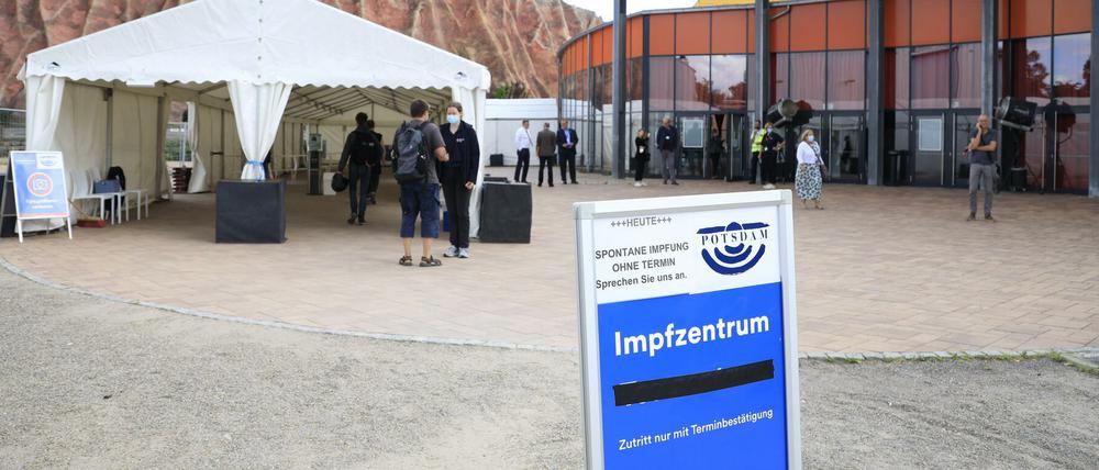 Im Impfzentrum in der Metropolishalle soll am Freitag ein Familienimpftag stattfinden.
