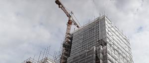 Der Turm der Garnisonkirche wächst in die Höhe.