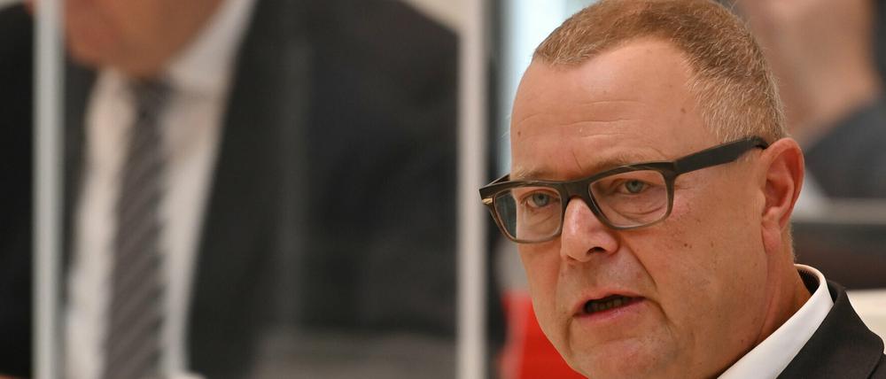 Brandenburgs Innenminister Michael Stübgen (CDU) am Donnerstag im Landtag.