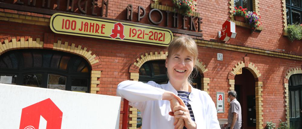 Seit 100 Jahren existiert die Plantagen-Apotheke von Apothekerin Antje Oesberg in Babelsberg.