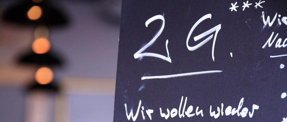 Schild in der Unscheinbar in Potsdam, die auf die 2G-Regel setzt.