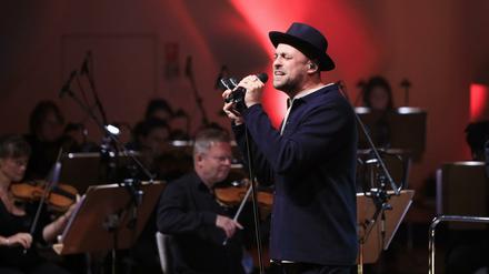 Max Mutzke und das Filmorchester Babelsberg zur Saisoneröffnung im Nikolaisaal.