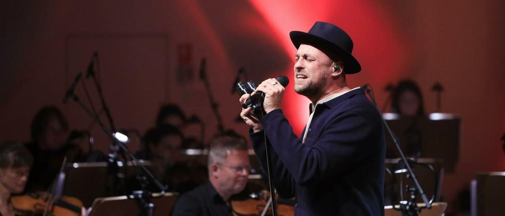 Max Mutzke bei einem Konzert mit dem Filmorchester Babelsberg vor zwei Jahren im Potsdamer Nikolaisaal.