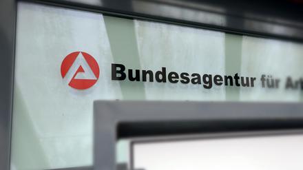 Die Zahl der Arbeitslosen ist Vergleich zum Vormonat gesunken.