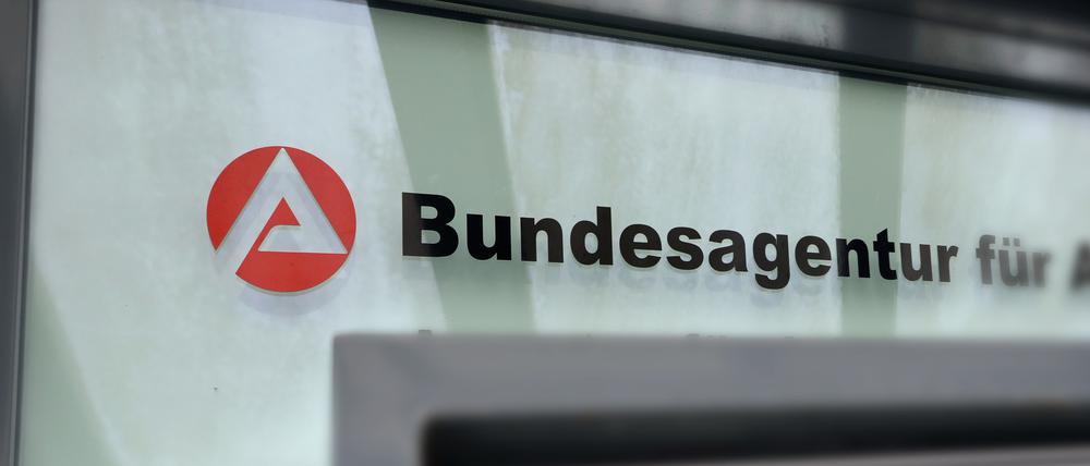 Die Zahl der Arbeitslosen ist Vergleich zum Vormonat gesunken.