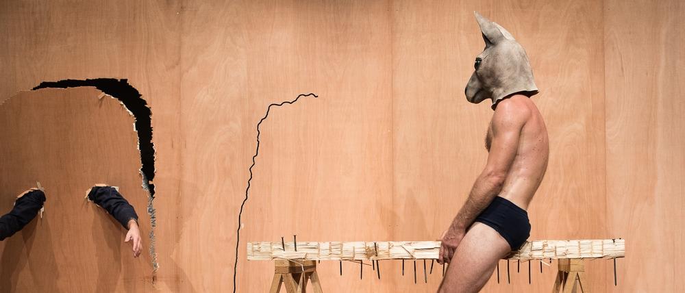 Die Kompanie Claudio Stellato zeigt "Work" bei der Eröffnung des Festivals Unidram 2021 im T-Werk Potsdam.