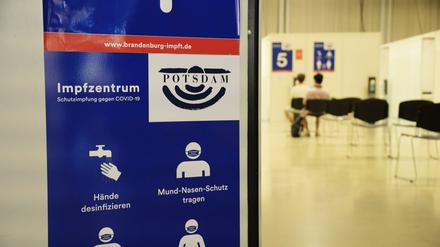 Das Impfzentrum in der Babelsberger Metropolishalle. 