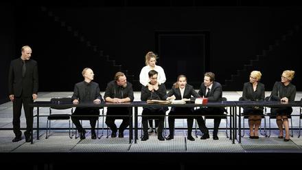 "Der Kaufmann von Venedig" in der Inszenierung von Malte Kreutzfeldt, mit Andreas Spaniol als Antonio (l.) und Joachim Berger als Shylock (r.).