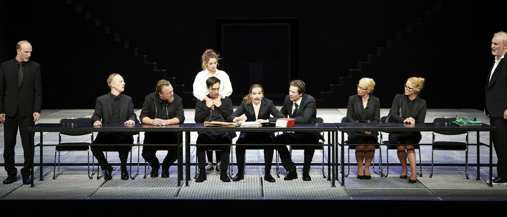"Der Kaufmann von Venedig" in der Inszenierung von Malte Kreutzfeldt, mit Andreas Spaniol als Antonio (l.) und Joachim Berger als Shylock (r.).