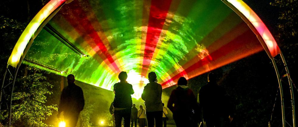 Die Schlössernacht bot Lesungen, Konzerte, Lichtinstallationen und Inszenierungen im Ambiente des historischen Parks von Sanssouci.