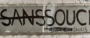 Detailansicht von Dan Perjovschis Arbeit "For No One And Everyone" auf den Mauern des Minsk.