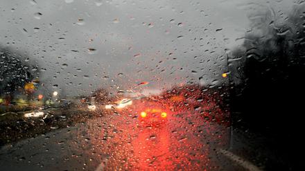 Vor allem im Westen des Landes ging es stürmisch zu (Archivbild).