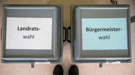 In einer Brandenburger Stichwahl unterstützt die SPD eine parteilose Kandidatin gegen einen AfD-Kandidaten.