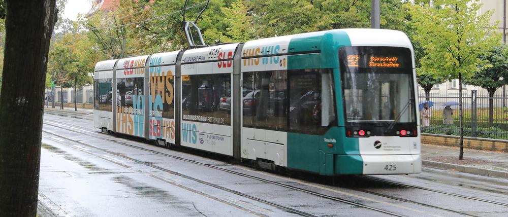 Die rund 50 Fahrgäste und der Tramfahrer blieben unverletzt (Archivbild).