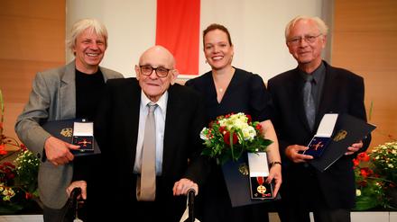 Wem Ehre gebührt: Andreas Dresen, Gottfried Kunzendorf, Marie-Luise Glahr, Uwe-Karsten Heye (v.l.).