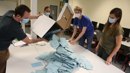 Die Briefwahlzettel der Stadt Potsdam wurden in der Voltaireschule ausgezählt.