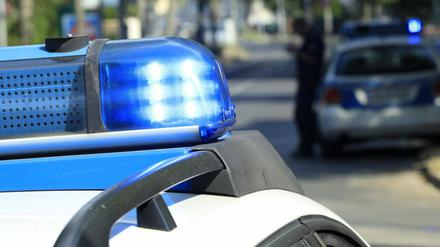 Im Potsdamer Stadtteil Am Stern sind ein Rollstuhlfahrer und eine Fußgängerin angefahren worden.