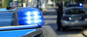 Im Potsdamer Stadtteil Am Stern sind ein Rollstuhlfahrer und eine Fußgängerin angefahren worden.