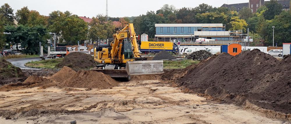 Park statt Parkplatz: Vor dem blu haben die Bauarbeiten begonnen. 