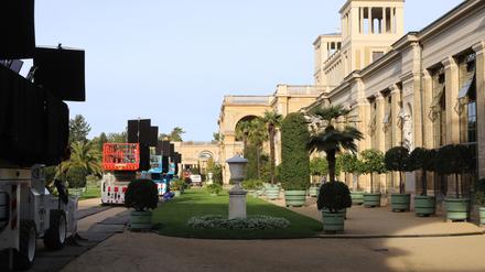 Am Freitag reihten sich bereits Transporter und Anhänger mit Equipment vor der Orangerie.