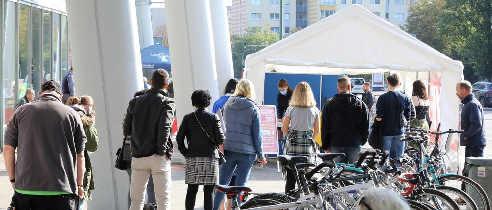 Bei der zweitägigen Impfaktion am Rewe-Markt in der Breiten Straße wurden insgesamt 300 Menschen geimpft.
