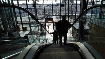 Nicht alle Rolltreppen im Hauptbahnhof funktionieren nicht.