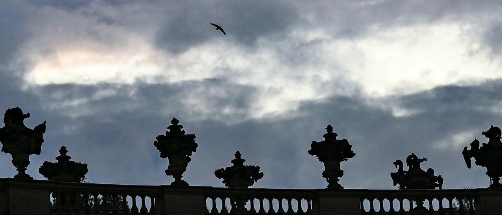 Wegen der Unwetterlage bleiben die Schlösser und Parks in Potsdam am Donnerstag geschlossen.