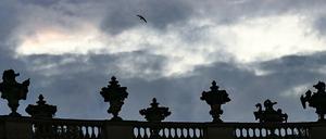 Wegen der Unwetterlage bleiben die Schlösser und Parks in Potsdam am Donnerstag geschlossen.