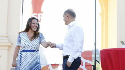 Manja Schüle und Olaf Scholz beim Wahlkampf in Potsdam. 