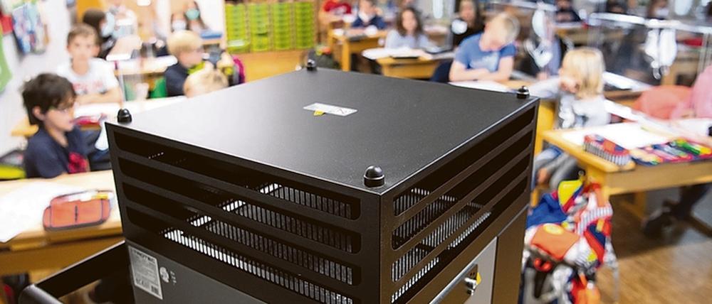 Wenn Zimmer nicht gelüftet werden können, sollen Raumfilter vor Corona-Ansteckung schützen. 