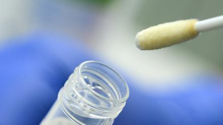 Ungeimpfte Pflegekräfte werden öfter getestet.