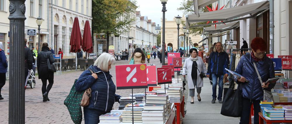 Sollte man in der Vorweihnachtszeit auch sonntags in der Stadt shoppen können? Die Debatte läuft.