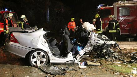 Das Auto wurden durch den Unfall zerstört.
