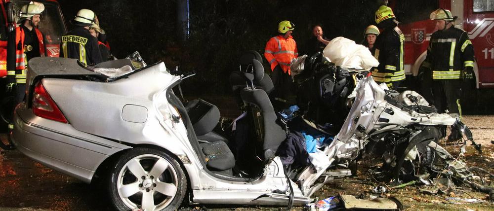 Das Auto wurden durch den Unfall zerstört.