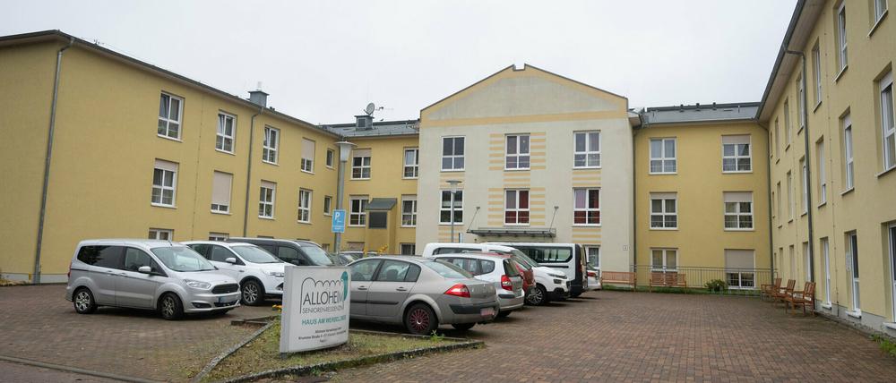In einem Seniorenheim in Schorfheide sind zwölf Menschen an den Folgen einer Covid-19-Erkrankung gestorben.