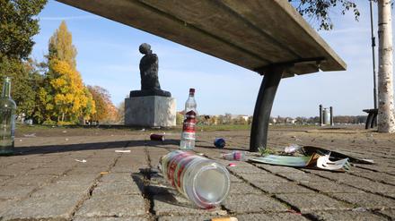 Die Überbleibsel einer durchzechten Nacht sorgen bei Passanten immer wieder für Unverständnis.