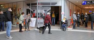 Bei den mobilen Impfaktionen in Potsdam herrscht derzeit großer Andrang - wie am Donnerstag im Marktcenter.