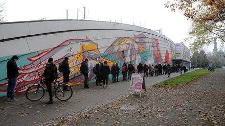 Bei der Impfaktion in der Markthalle gab es teils Wartezeiten von mehr als zwei Stunden.