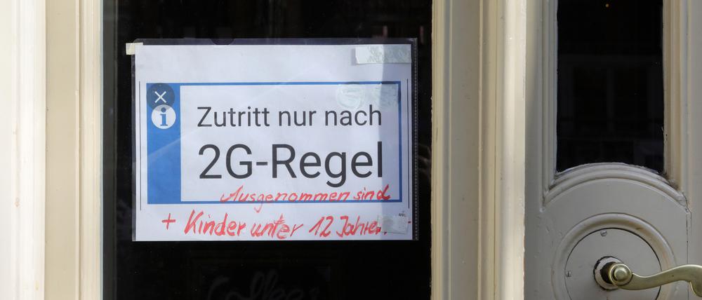 Die 2G-Regel - geimpft oder genesen - wird nun zur Pflicht, um einige Bereiche betreten zu können.