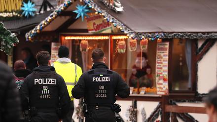 Der Potsdamer Weihnachtsmarkt durfte nur Montag und Dienstag öffnen - es galt die 2G-Regel.