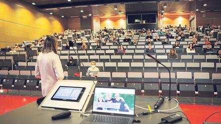 Das Motto der Universität Potsdam lautet: „So viel Präsenz wie möglich“.