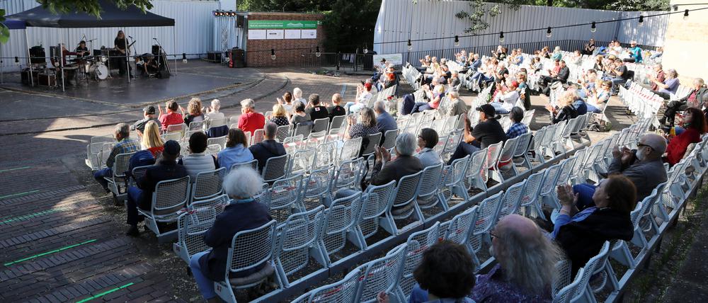 Die Inselbühne auf der Freundschaftsinsel Potsdam - hier fanden im Sommer zahlreiche Kulturveranstaltungen statt.